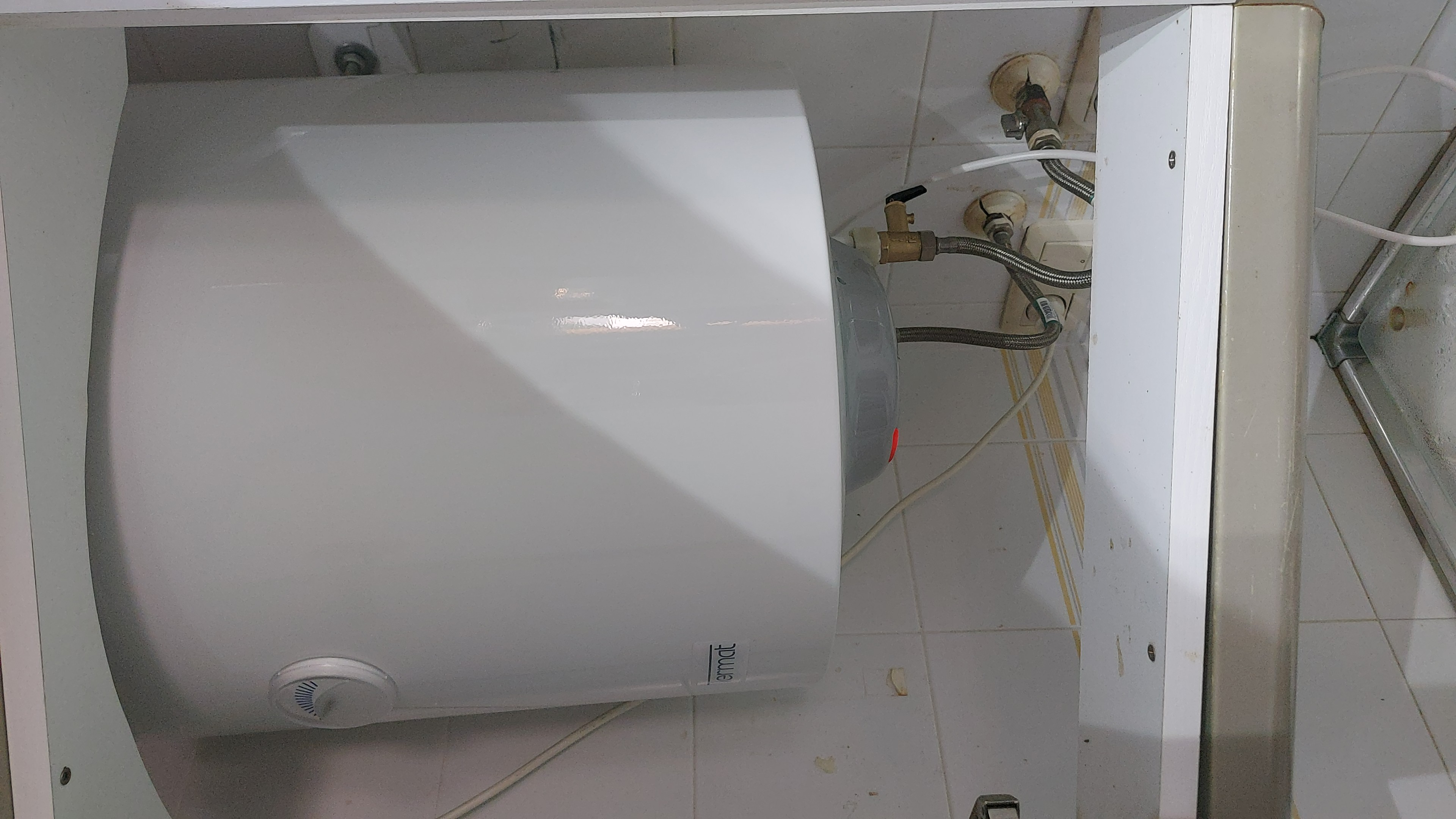 Termo Simat 50L instalado en Torrevieja