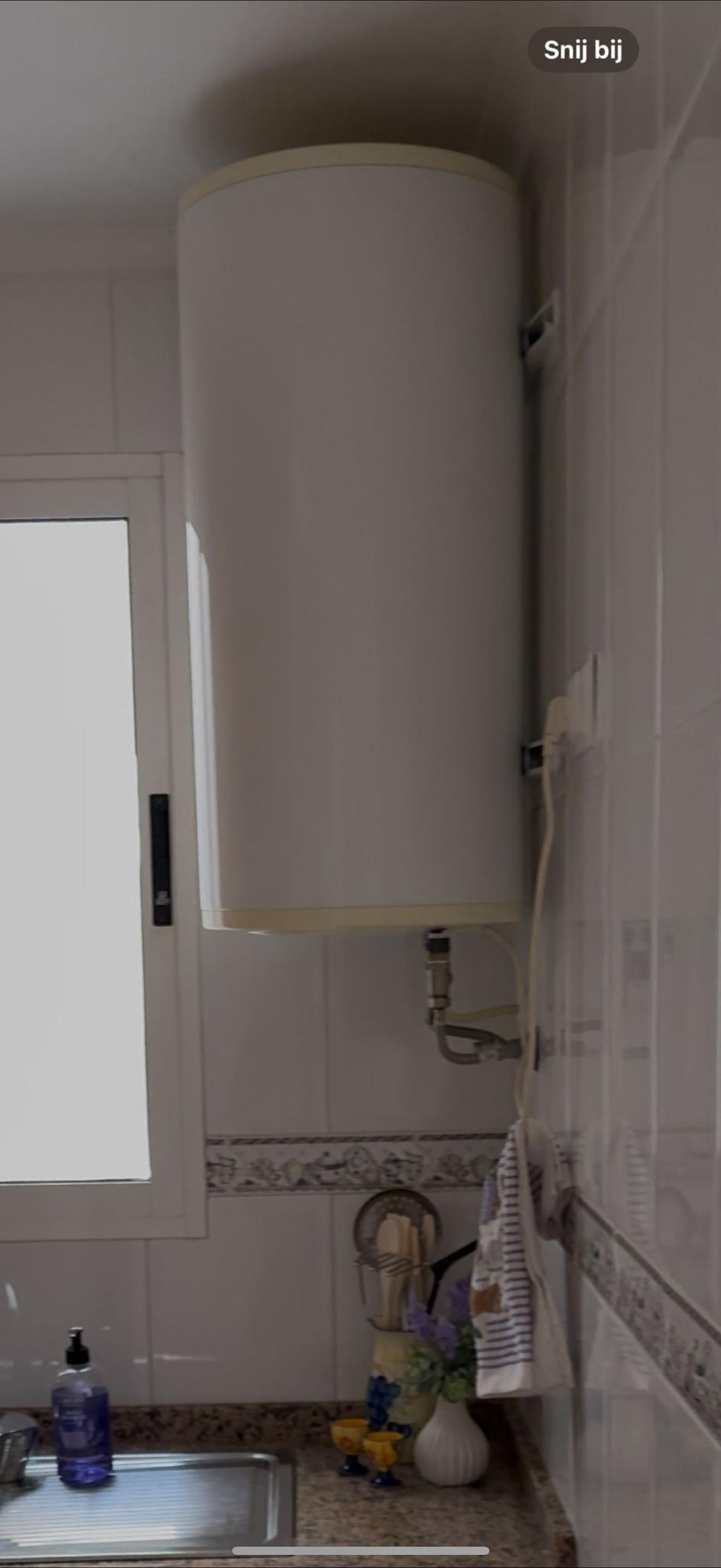 Termo Slim 50L instalado en Torrevieja